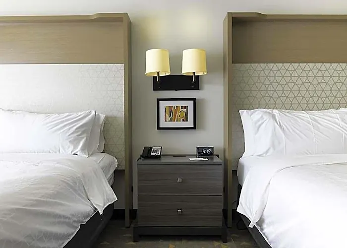- Stadium&ent Dist By Ihg 3* Glendale
