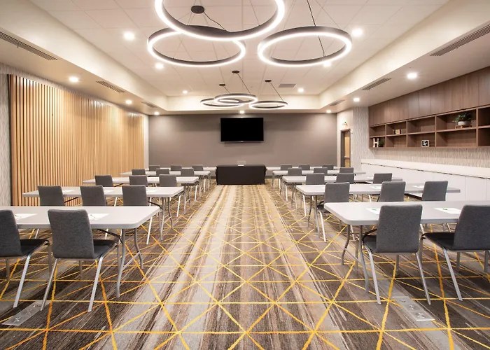 - Stadium&ent Dist By Ihg Hotel